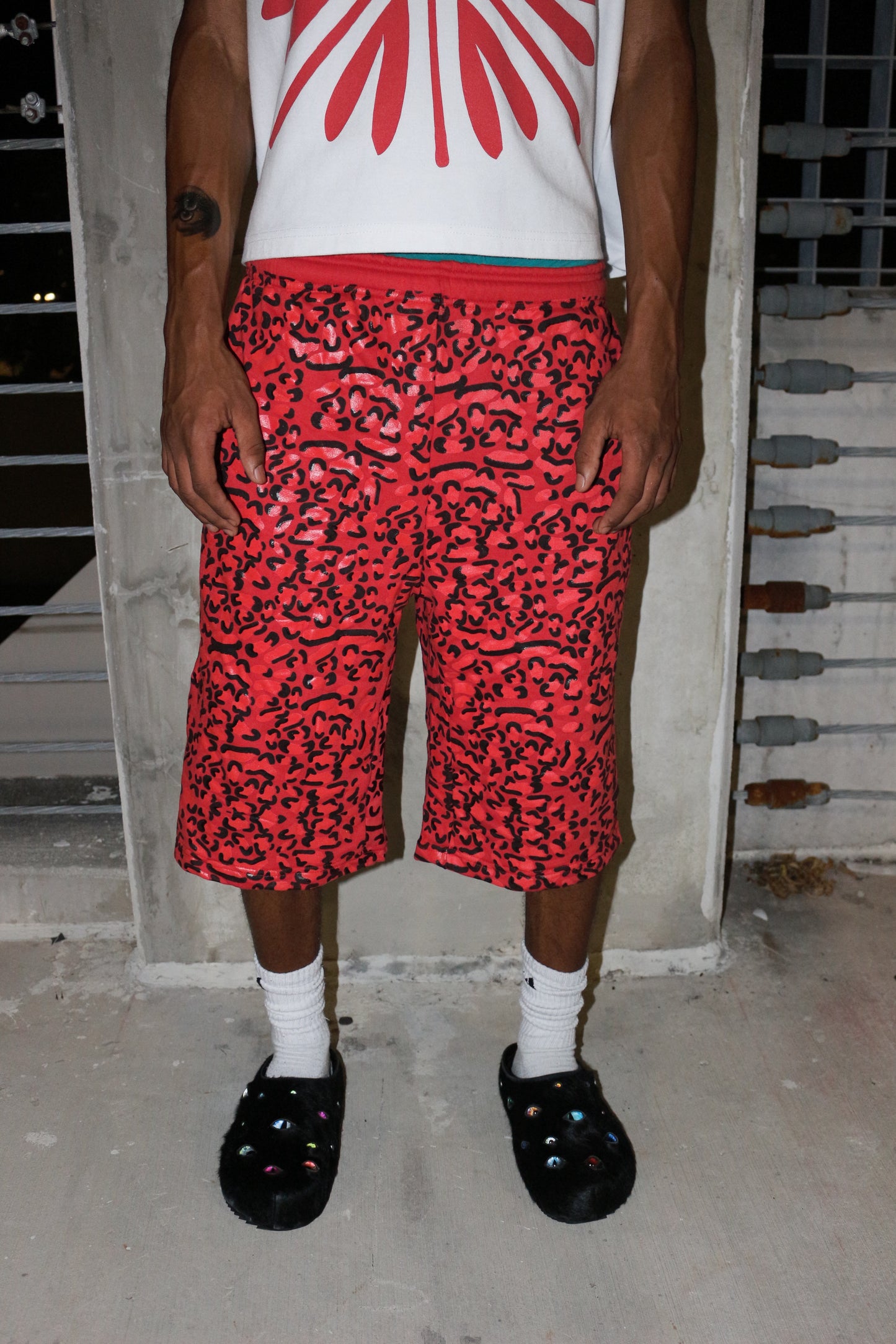 RED LEOPARD SWEATSHORTS