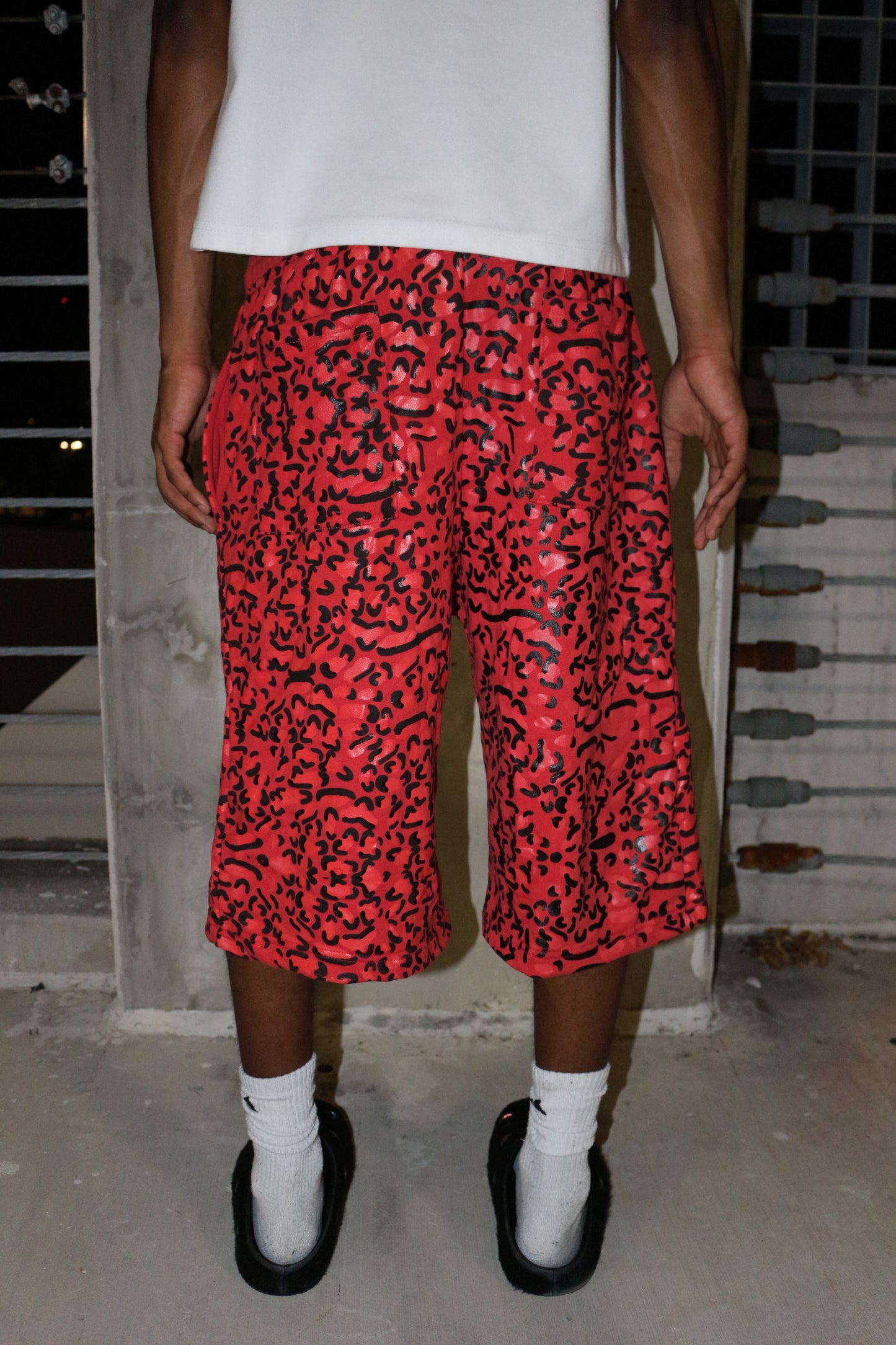 RED LEOPARD SWEATSHORTS