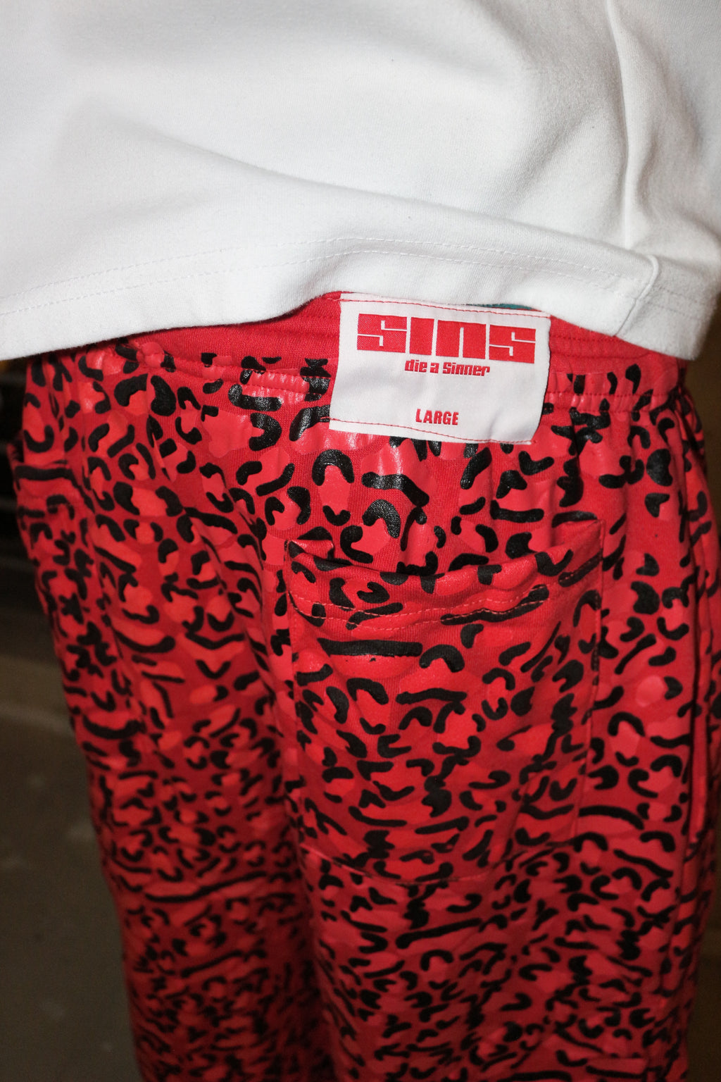 RED LEOPARD SWEATSHORTS