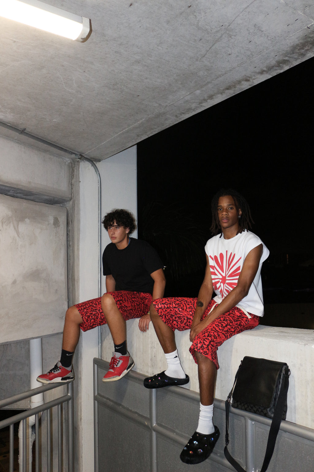 RED LEOPARD SWEATSHORTS